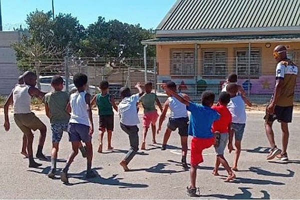 SS4lS Project Mpumelelo Project kids receive training